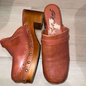 Free People brown leather clogs size 39
